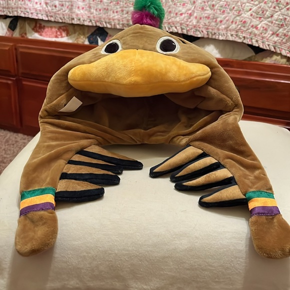 New Orleans Pelicans NBA Mardi Gras Plush Hat - Picture 4 of 4